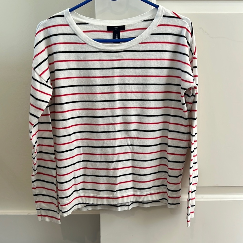 Gap women’s red and blue striped white long sleeve shirt